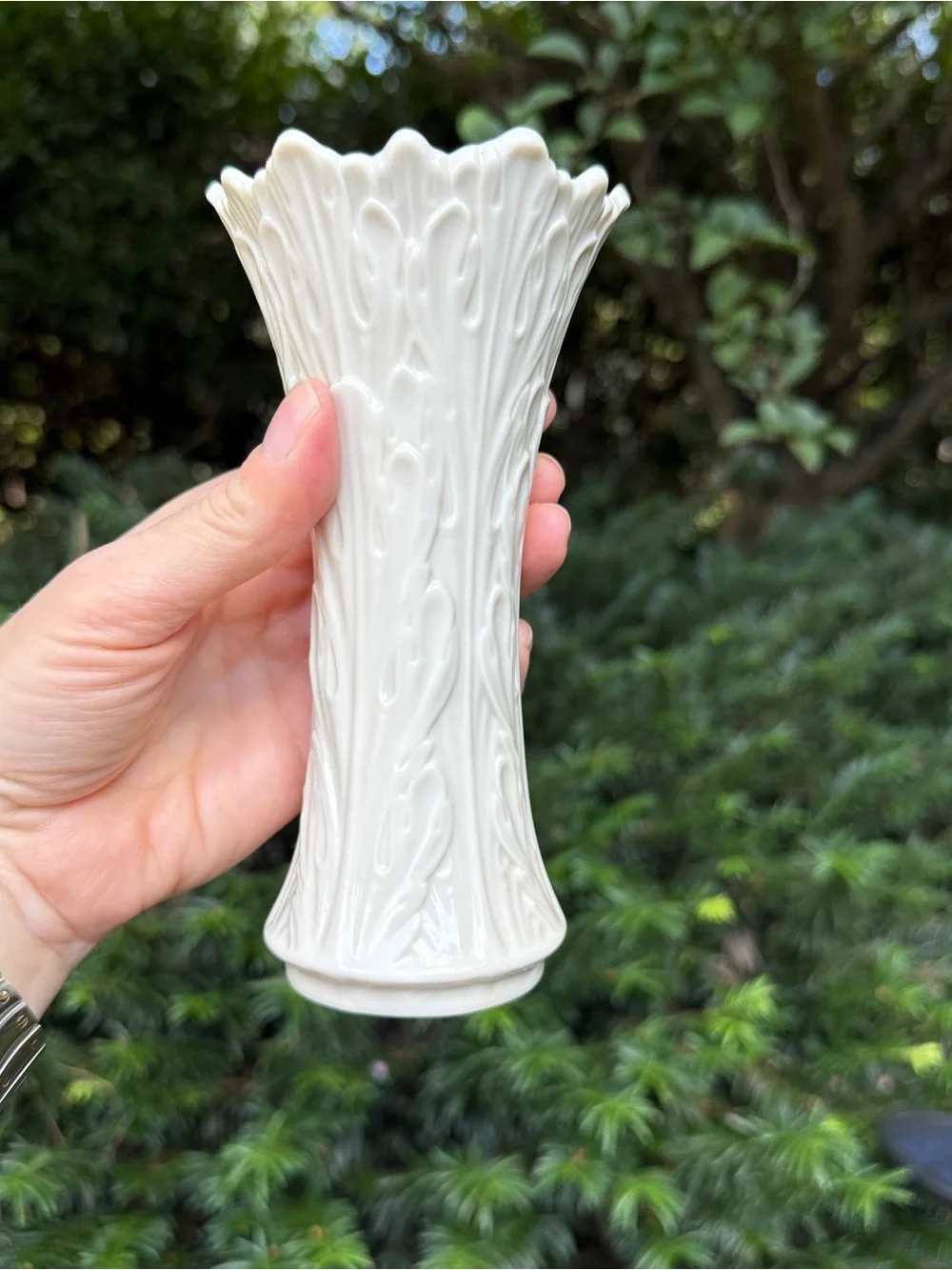 VTG Lenox Woodland Ivory Porcelain Flower Vase Scalloped 6.5” USA Gold Mark EUC